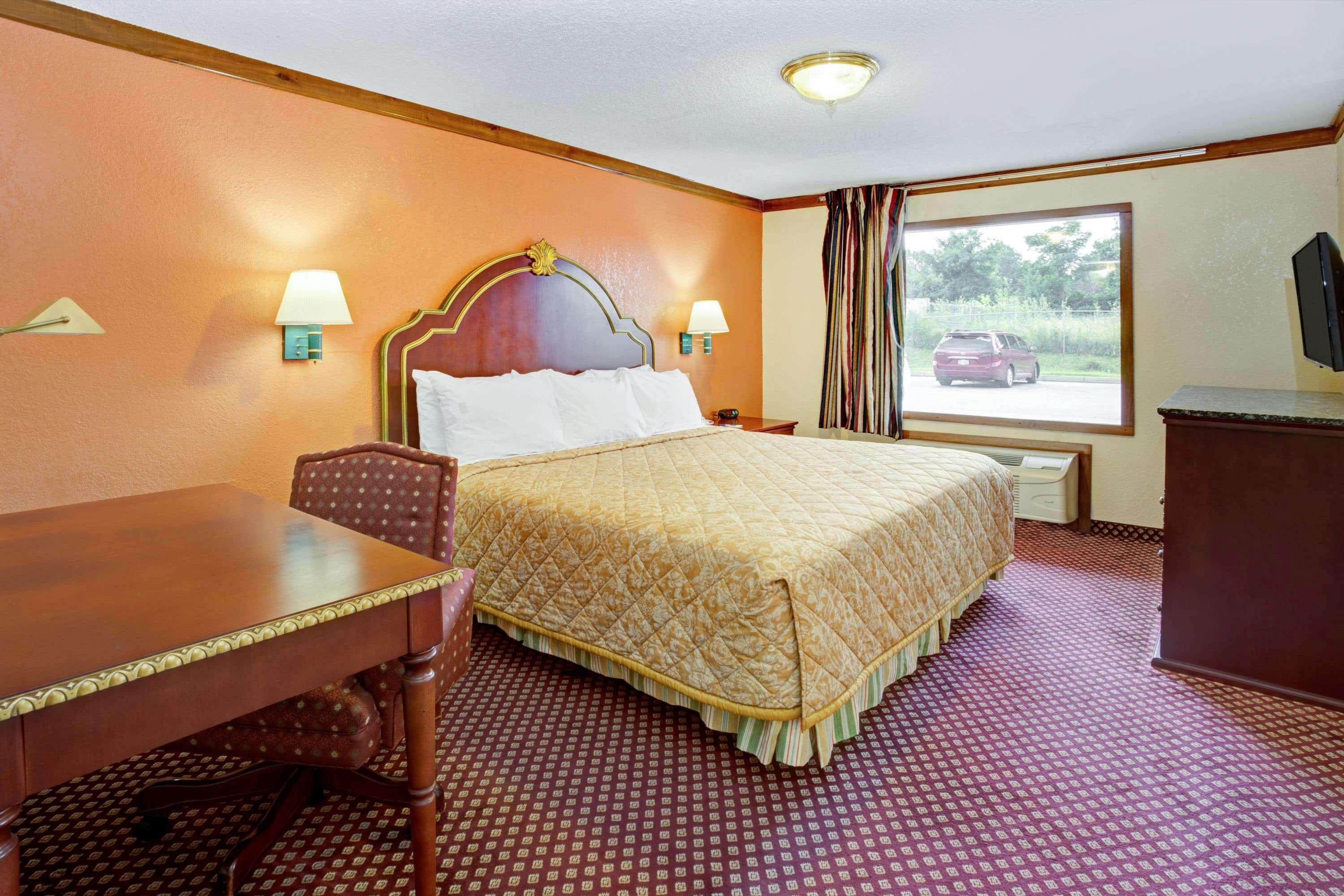 Travelodge By Wyndham Sellersburg Exterior photo